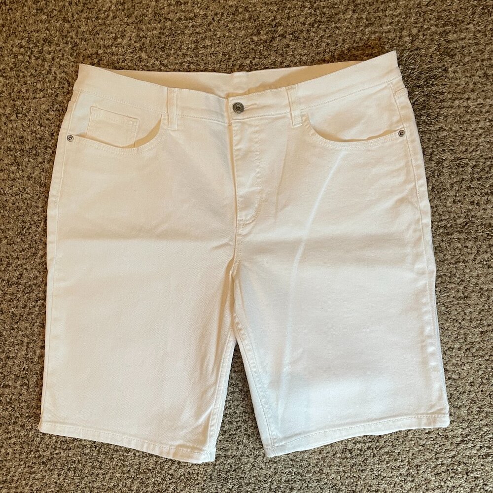 NWOT size 16 d & co. denim + company white jean shorts